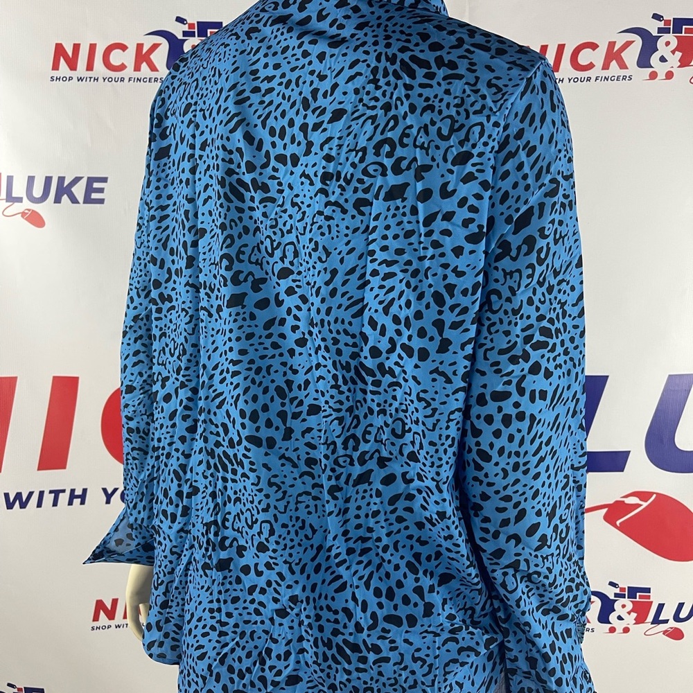 Animal pattern wrap blouse, button up with elastic waist and full collar - Picture 5 of 6